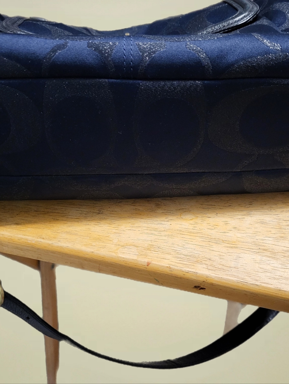 Coach Cambell Signature Metallic Izzy Carryall. - Picture 7 of 9
